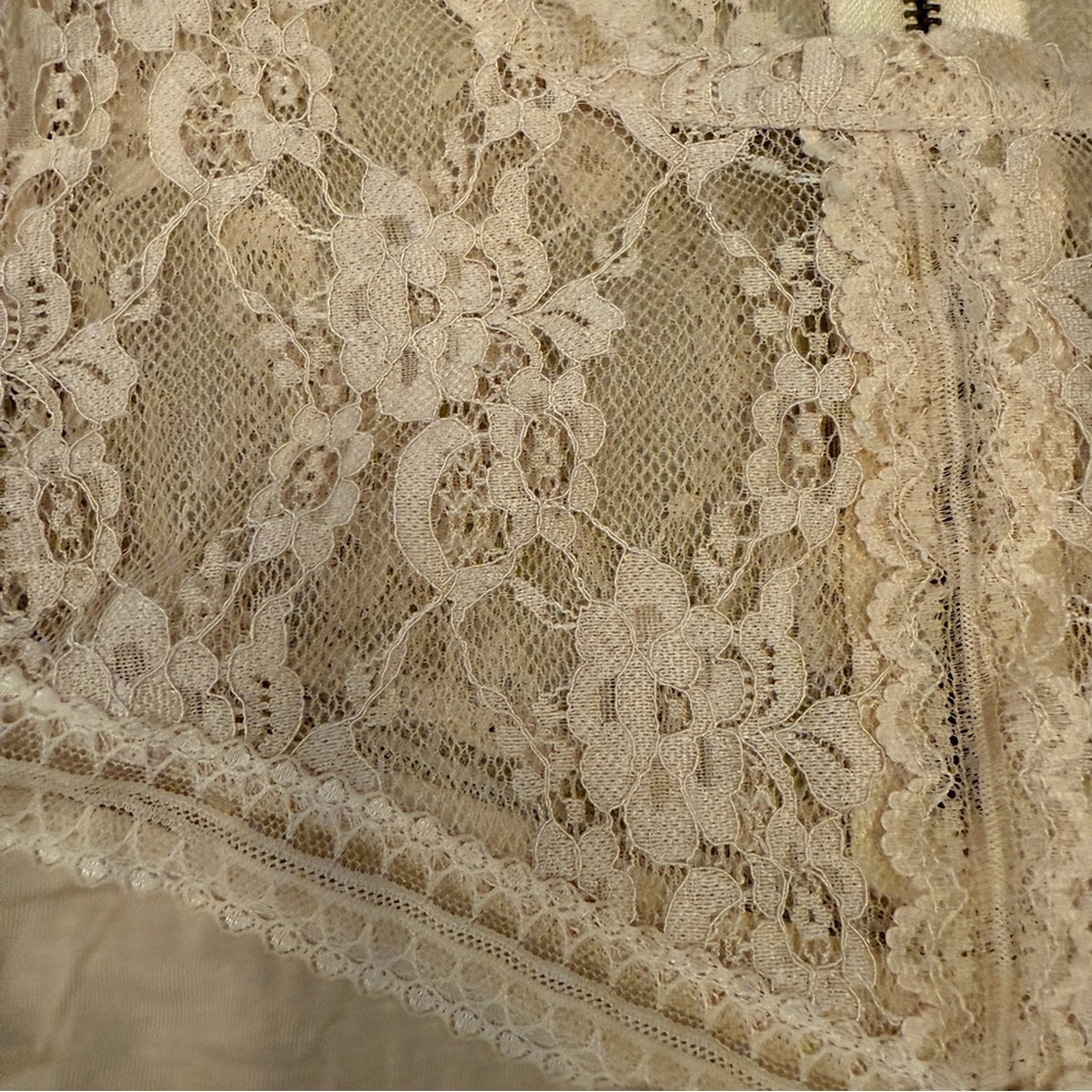 POL Cream Lace Peplum Camisole Tank Top - Picture 5 of 10